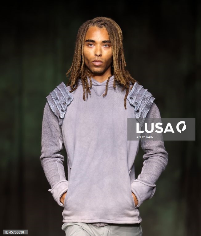 London Fashion Week SS26 - Desfile Charlie Constantinou