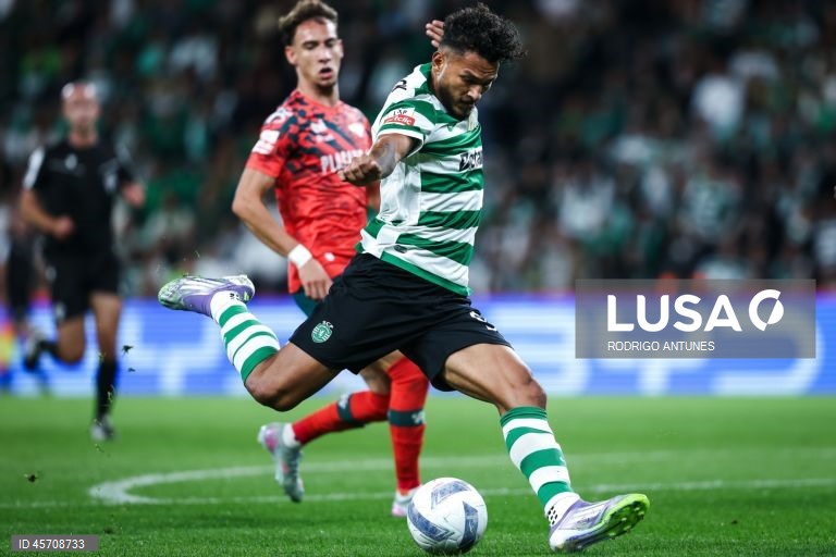 O campeão em título Sporting somou hoje o quinto triunfo em seis jogos na edição 2025/26 da I Liga portuguesa de futebol, ao vencer em casa o Moreirense por 3-0, no fecho da sexta jornada.