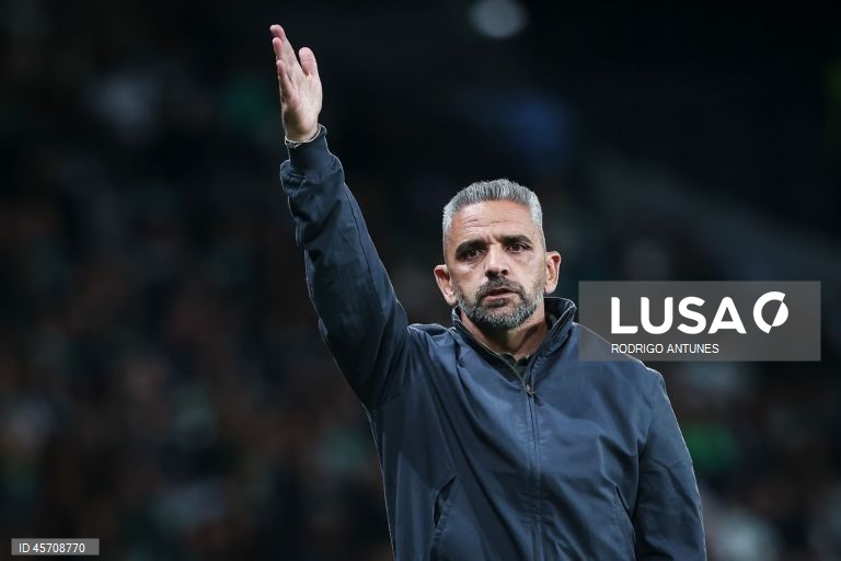 O campeão em título Sporting somou hoje o quinto triunfo em seis jogos na edição 2025/26 da I Liga portuguesa de futebol, ao vencer em casa o Moreirense por 3-0, no fecho da sexta jornada.