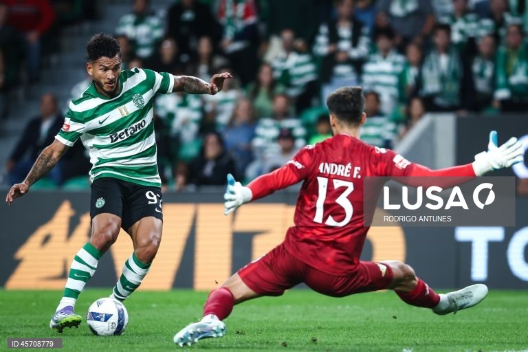 O campeão em título Sporting somou hoje o quinto triunfo em seis jogos na edição 2025/26 da I Liga portuguesa de futebol, ao vencer em casa o Moreirense por 3-0, no fecho da sexta jornada.
