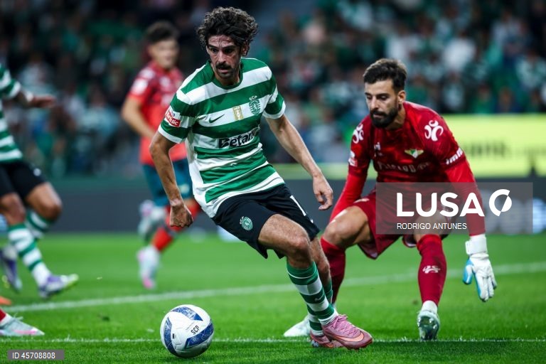 O campeão em título Sporting somou hoje o quinto triunfo em seis jogos na edição 2025/26 da I Liga portuguesa de futebol, ao vencer em casa o Moreirense por 3-0, no fecho da sexta jornada.