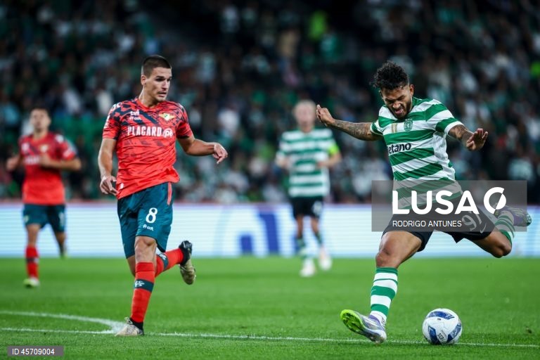 O campeão em título Sporting somou hoje o quinto triunfo em seis jogos na edição 2025/26 da I Liga portuguesa de futebol, ao vencer em casa o Moreirense por 3-0, no fecho da sexta jornada.