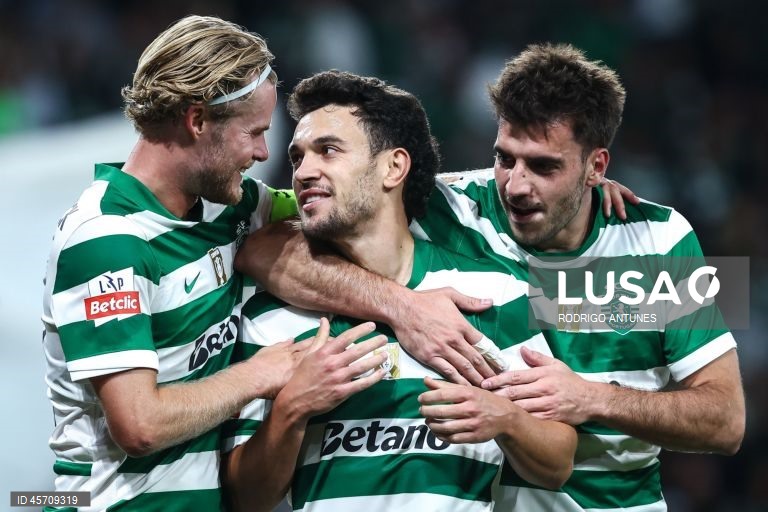 O campeão em título Sporting somou hoje o quinto triunfo em seis jogos na edição 2025/26 da I Liga portuguesa de futebol, ao vencer em casa o Moreirense por 3-0, no fecho da sexta jornada.