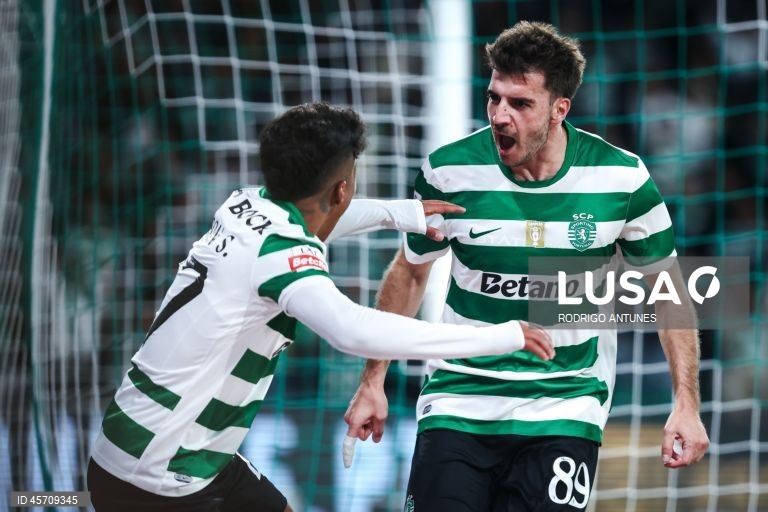 O campeão em título Sporting somou hoje o quinto triunfo em seis jogos na edição 2025/26 da I Liga portuguesa de futebol, ao vencer em casa o Moreirense por 3-0, no fecho da sexta jornada.