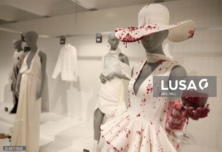 Exposição Dirty Looks abre no Barbican de Londres