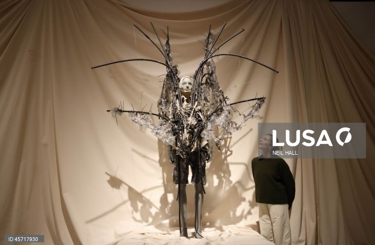 Exposição Dirty Looks abre no Barbican de Londres