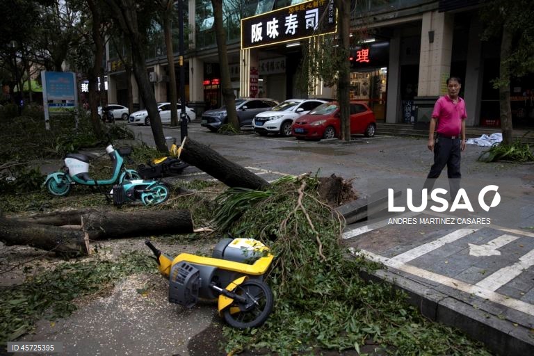 China: Consequências do tufão Ragasa.