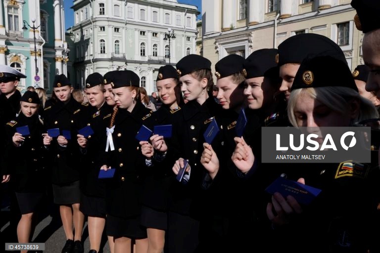 Cerimónia de boas-vindas aos cadetes do primeiro ano na Praça Dvortsovaya (Palácio), São Petersburgo.