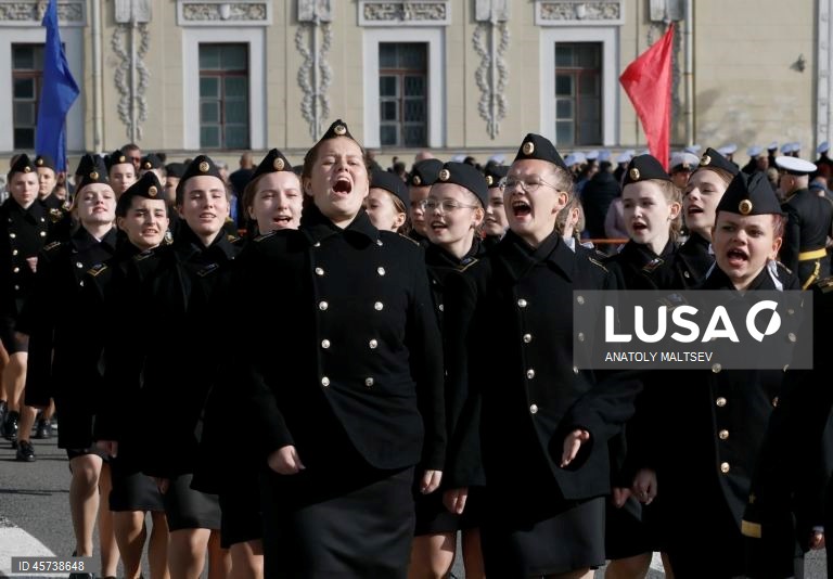 Cerimónia de boas-vindas aos cadetes do primeiro ano na Praça Dvortsovaya (Palácio), São Petersburgo.