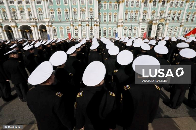 Cerimónia de boas-vindas aos cadetes do primeiro ano na Praça Dvortsovaya (Palácio), São Petersburgo.
