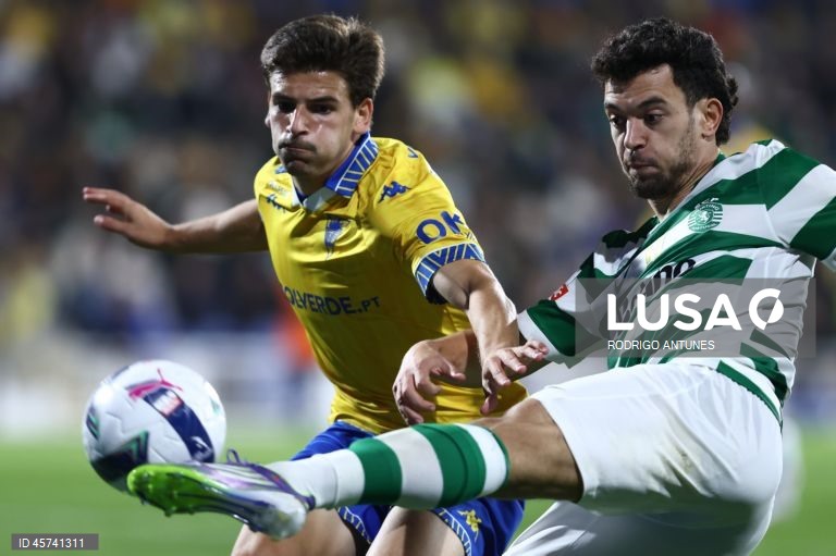 O Sporting igualou hoje, provisoriamente, o líder FC Porto na liderança da I Liga portuguesa de futebol, ao vencer no reduto do Estoril Praia por 1-0, em encontro da sétima jornada.