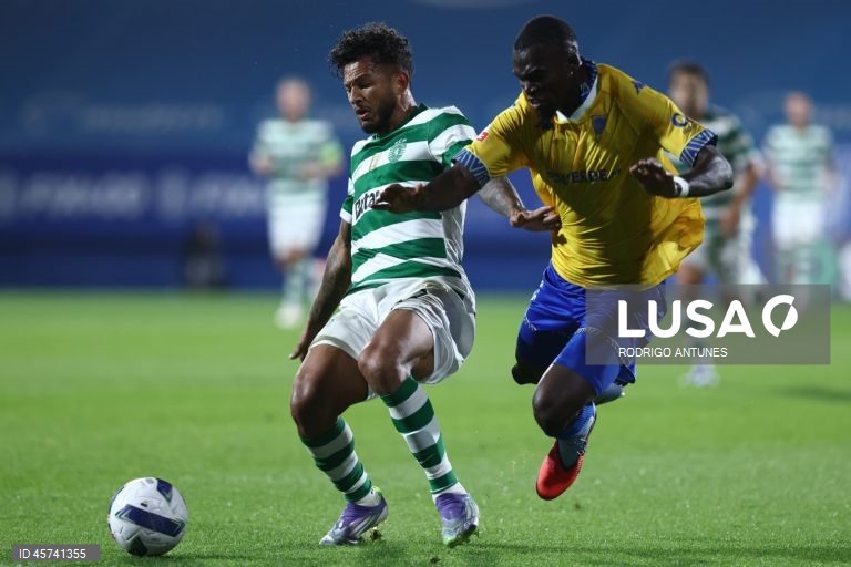 O Sporting igualou hoje, provisoriamente, o líder FC Porto na liderança da I Liga portuguesa de futebol, ao vencer no reduto do Estoril Praia por 1-0, em encontro da sétima jornada.