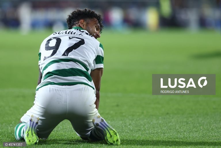 O Sporting igualou hoje, provisoriamente, o líder FC Porto na liderança da I Liga portuguesa de futebol, ao vencer no reduto do Estoril Praia por 1-0, em encontro da sétima jornada.