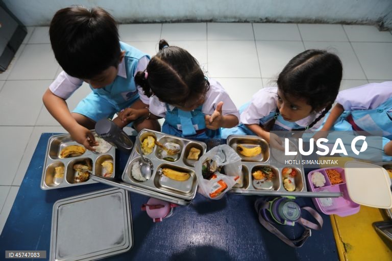 Indonésia: Programa governamental de refeições nutritivas nas escolas