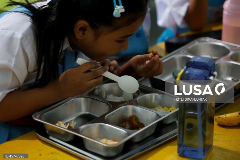 Indonésia: Programa governamental de refeições nutritivas nas escolas