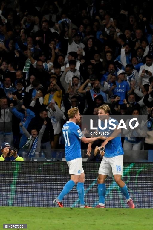 O Sporting somou hoje a primeira derrota na fase de liga da Liga dos Campeões de futebol, ao perder por 2-1 na visita ao Nápoles, em jogo da segunda jornada disputado no Estádio Diego Armando Maradona, em Itália.