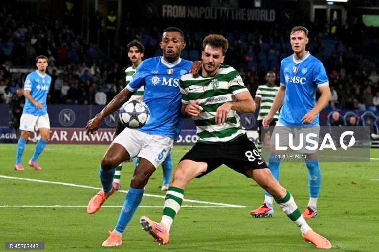 O Sporting somou hoje a primeira derrota na fase de liga da Liga dos Campeões de futebol, ao perder por 2-1 na visita ao Nápoles, em jogo da segunda jornada disputado no Estádio Diego Armando Maradona, em Itália.
