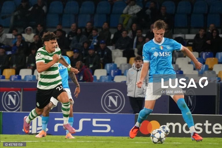 O Sporting somou hoje a primeira derrota na fase de liga da Liga dos Campeões de futebol, ao perder por 2-1 na visita ao Nápoles, em jogo da segunda jornada disputado no Estádio Diego Armando Maradona, em Itália.
