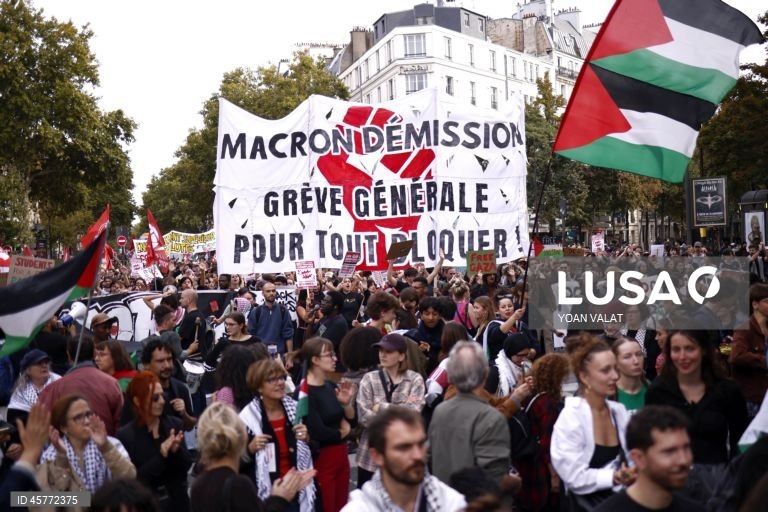 França: Novo dia de greves e manifestações 