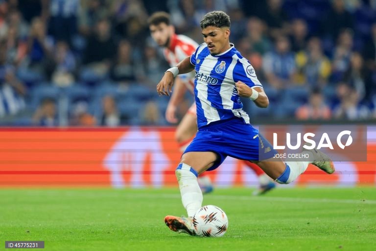 Um golo de Rodrigo Mora, aos 89 minutos, garantiu hoje ao FC Porto a segunda vitória na fase de liga da Liga Europa de futebol, na receção ao Estrela Vermelha, por 2-1, na segunda jornada.