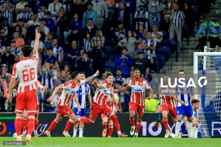 Um golo de Rodrigo Mora, aos 89 minutos, garantiu hoje ao FC Porto a segunda vitória na fase de liga da Liga Europa de futebol, na receção ao Estrela Vermelha, por 2-1, na segunda jornada.
