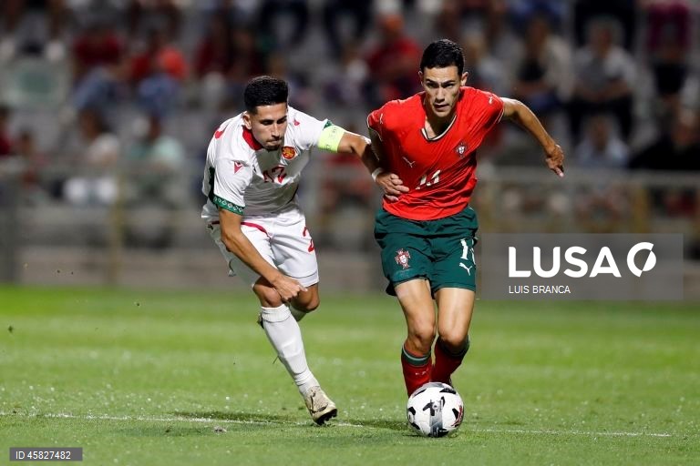 A seleção portuguesa conservou hoje a liderança do Grupo B de apuramento para o europeu de futebol de sub-21, ao vencer 3-0 na receção à Bulgária, em jogo disputado em Portimão.
