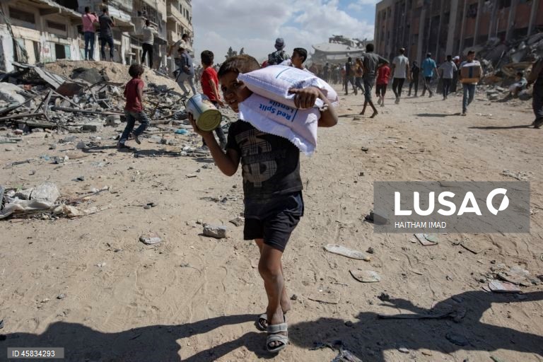 Palestina: Camiões com ajuda humanitária chegam a Khan Yunis