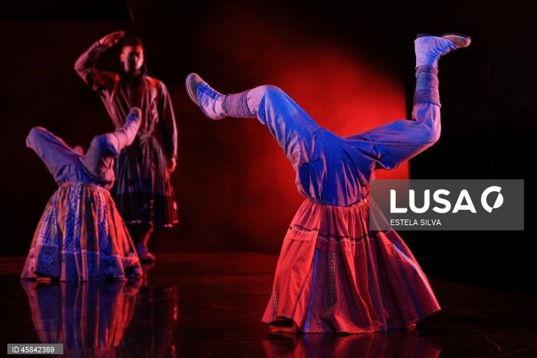 Teatro: Ensaio de imprensa de “al mada nada” de Ricardo Pais