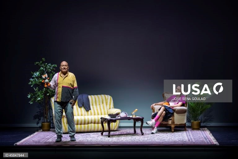 Ensaio de imprensa da peça “Reality Show: Os Raposos 3027”, com interpretação de José Raposo, Miguel Raposo e Ricardo Raposo, texto e encenação de Miguel Raposo, no Teatro Variedades, em Lisboa, 14 de outubro de 2025. O espetáculo tem estreia marcada para dia 15 de outubro. JOSÉ SENA GOULÃO/LUSA