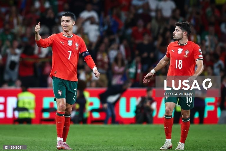 Portugal empatou 2-2 com a Hungria, na quarta jornada do Grupo F de qualificação europeia, e adiou a possibilidade de se apurar já hoje para a fase final do Mundial de futebol de 2026.