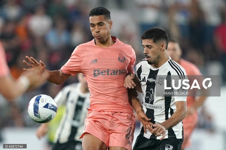 O FC Porto apurou-se hoje para a quarta eliminatória da Taça de Portugal de futebol, ao derrotar o Celoricense, do Campeonato de Portugal, por 4-0, com um ‘hat-trick’ de Samu, em jogo da terceira ronda.