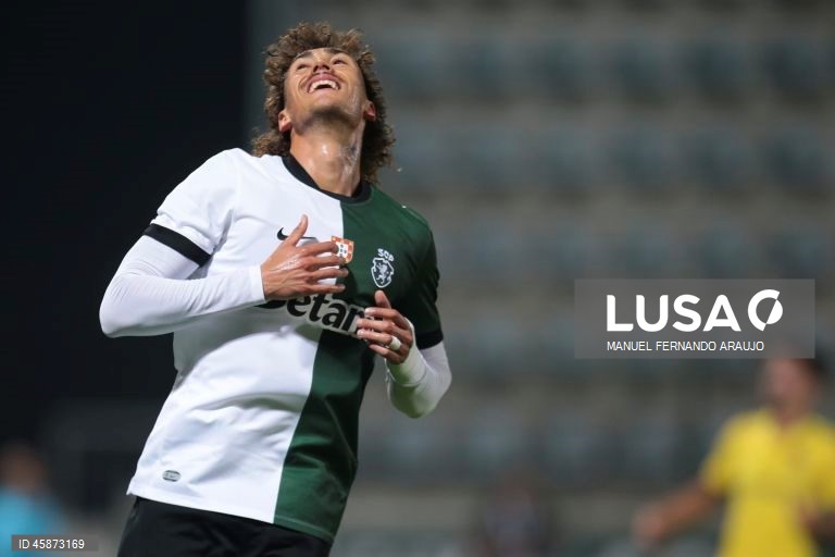 O Sporting, detentor do troféu, apurou-se hoje para a quarta eliminatória da Taça de Portugal de futebol, ao vencer o Paços de Ferreira, por 3-2, após prolongamento, depois do 2-2 no tempo regulamentar.