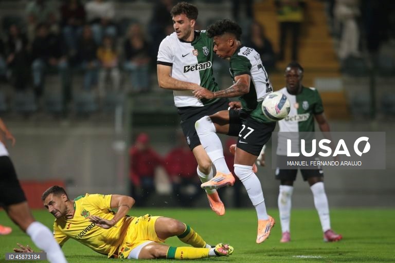 O Sporting, detentor do troféu, apurou-se hoje para a quarta eliminatória da Taça de Portugal de futebol, ao vencer o Paços de Ferreira, por 3-2, após prolongamento, depois do 2-2 no tempo regulamentar.