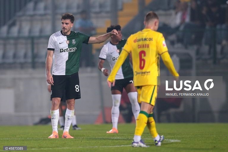O Sporting, detentor do troféu, apurou-se hoje para a quarta eliminatória da Taça de Portugal de futebol, ao vencer o Paços de Ferreira, por 3-2, após prolongamento, depois do 2-2 no tempo regulamentar.