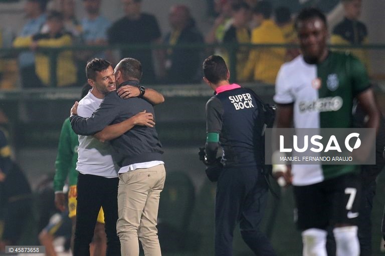 O Sporting, detentor do troféu, apurou-se hoje para a quarta eliminatória da Taça de Portugal de futebol, ao vencer o Paços de Ferreira, por 3-2, após prolongamento, depois do 2-2 no tempo regulamentar.