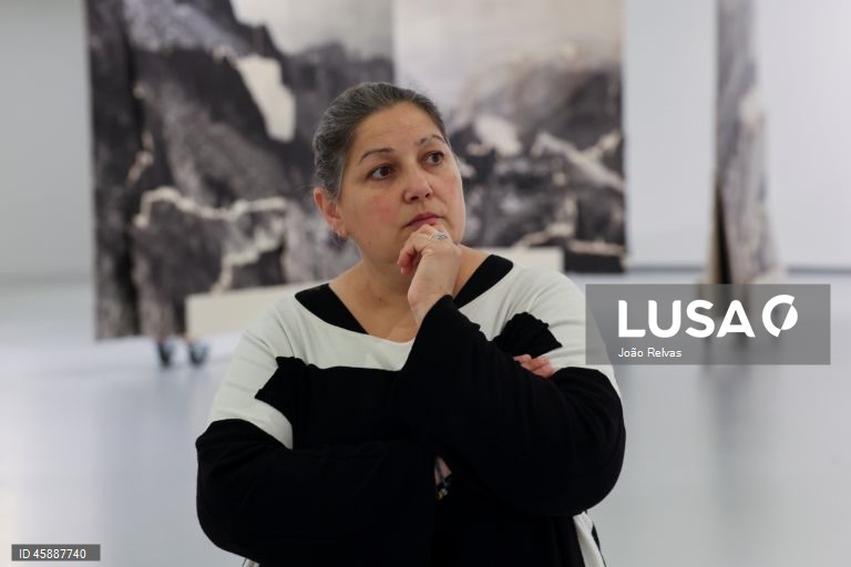 Isabelle Ferreira, durante a visita de imprensa à exposição “Notre Feu”, que é inaugurada ao público no próximo dia 22 de outubro, no Museu de Arte, Arquitetura e Tecnologia - MAAT Gallery, em Lisboa, 21 de outubro de 2025. JOÃO RELVAS/LUSA