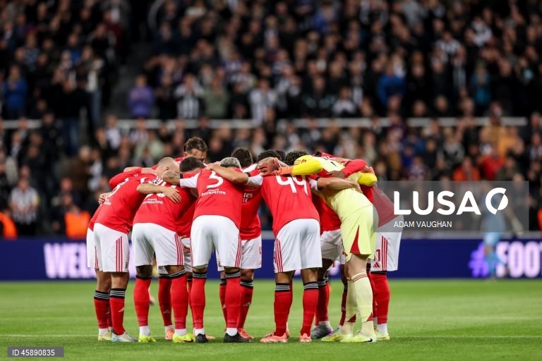 O Benfica foi hoje derrotado na visita aos ingleses do Newcastle, por 3-0, na terceira jornada da fase de liga da Liga dos Campeões de futebol, e continua sem pontuar na prova.