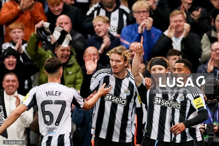O Benfica foi hoje derrotado na visita aos ingleses do Newcastle, por 3-0, na terceira jornada da fase de liga da Liga dos Campeões de futebol, e continua sem pontuar na prova.