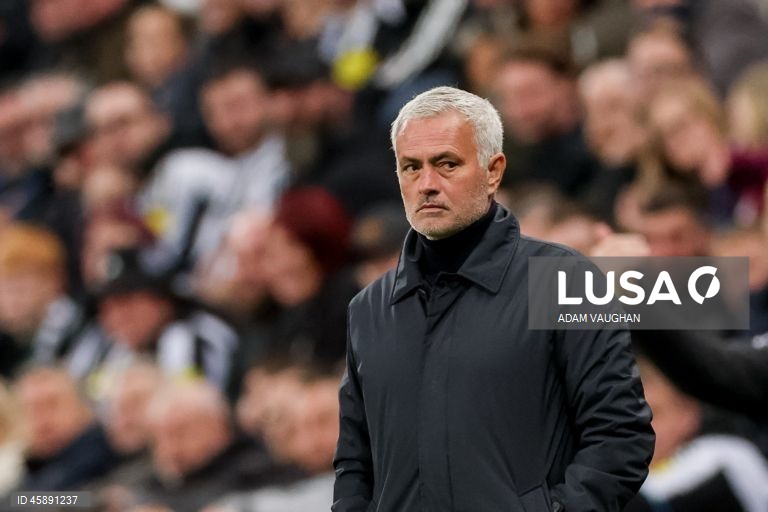 O Benfica foi hoje derrotado na visita aos ingleses do Newcastle, por 3-0, na terceira jornada da fase de liga da Liga dos Campeões de futebol, e continua sem pontuar na prova.