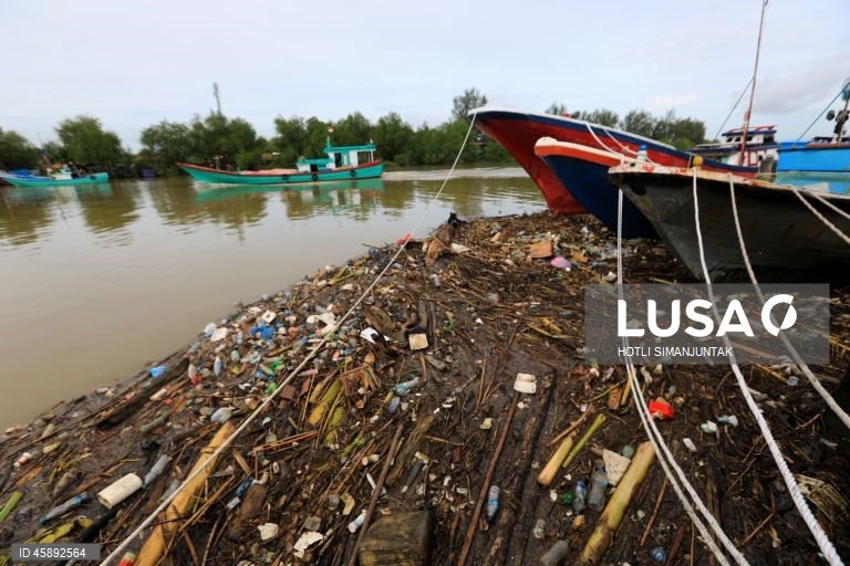 Indonésia: Poluição de plástico em Banda Aceh