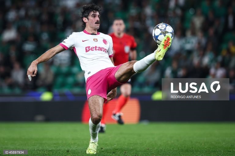 O Sporting venceu ao Marselha, por 2-1, na terceira jornada da fase de liga da Liga dos Campeões de futebol, numa partida em que os anfitriões deram a volta ao resultado com os franceses reduzidos a 10.
