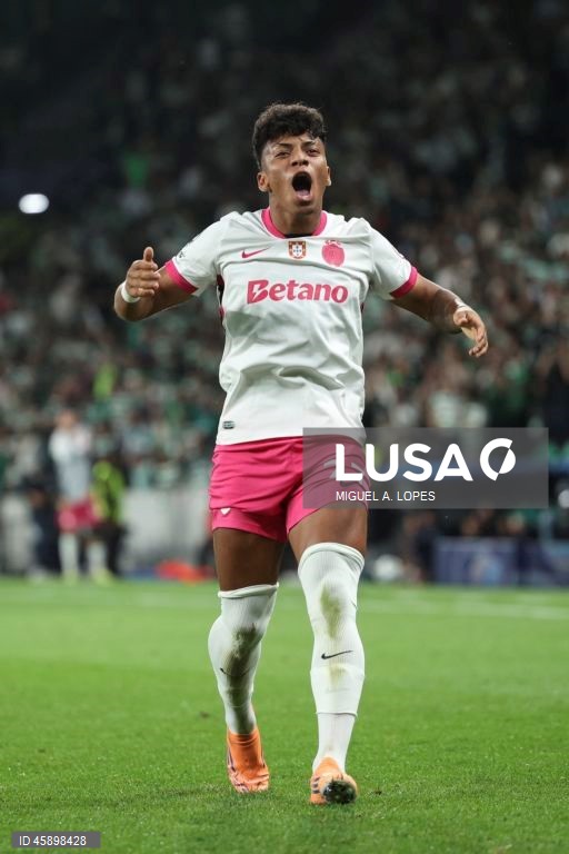 O Sporting venceu ao Marselha, por 2-1, na terceira jornada da fase de liga da Liga dos Campeões de futebol, numa partida em que os anfitriões deram a volta ao resultado com os franceses reduzidos a 10.
