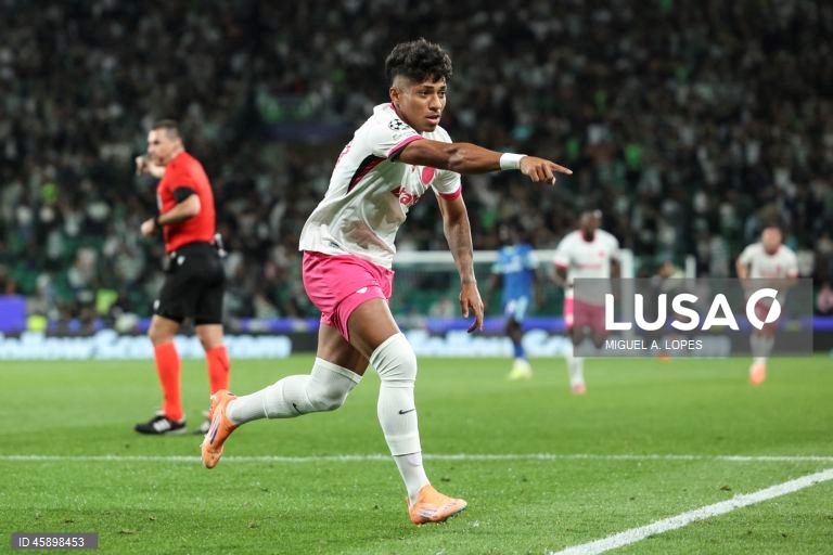O Sporting venceu ao Marselha, por 2-1, na terceira jornada da fase de liga da Liga dos Campeões de futebol, numa partida em que os anfitriões deram a volta ao resultado com os franceses reduzidos a 10.
