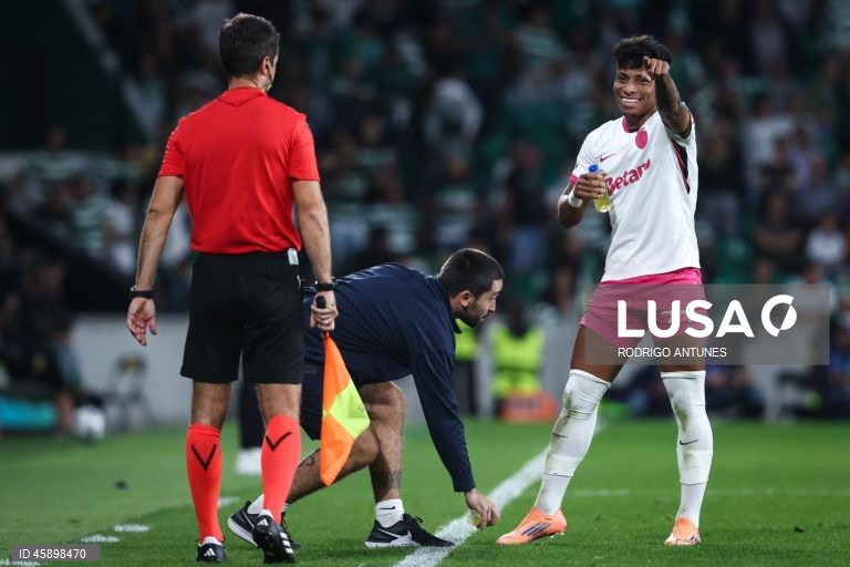 O Sporting venceu ao Marselha, por 2-1, na terceira jornada da fase de liga da Liga dos Campeões de futebol, numa partida em que os anfitriões deram a volta ao resultado com os franceses reduzidos a 10.

