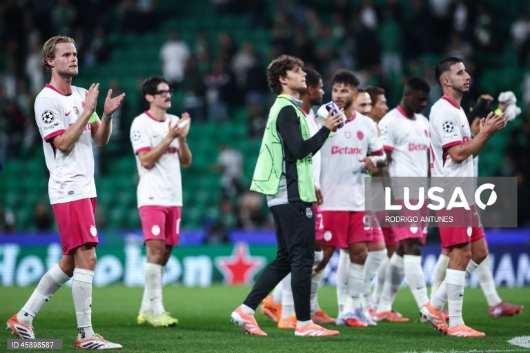 O Sporting venceu ao Marselha, por 2-1, na terceira jornada da fase de liga da Liga dos Campeões de futebol, numa partida em que os anfitriões deram a volta ao resultado com os franceses reduzidos a 10.
