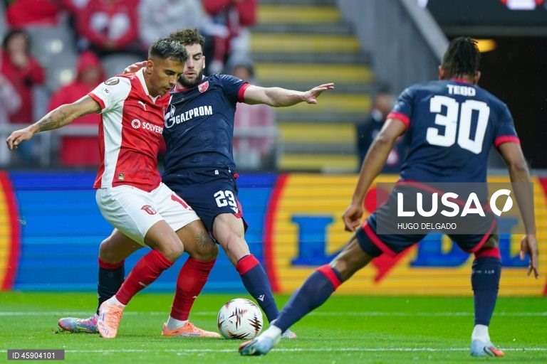O Sporting de Braga manteve hoje a invencibilidade na Liga Europa de futebol, ao impor-se em casa aos sérvios do Estrela Vermelha por 2-0, na terceira jornada da fase de liga da competição.
