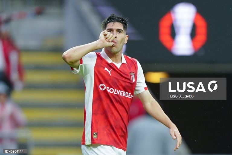 O Sporting de Braga manteve hoje a invencibilidade na Liga Europa de futebol, ao impor-se em casa aos sérvios do Estrela Vermelha por 2-0, na terceira jornada da fase de liga da competição.