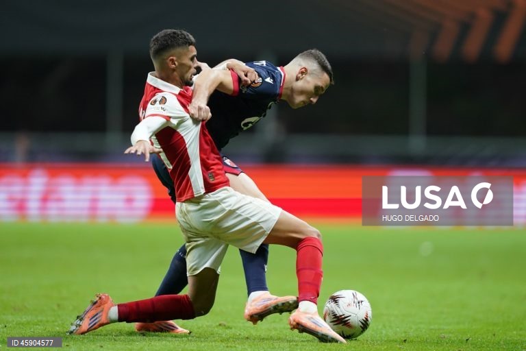O Sporting de Braga manteve hoje a invencibilidade na Liga Europa de futebol, ao impor-se em casa aos sérvios do Estrela Vermelha por 2-0, na terceira jornada da fase de liga da competição.