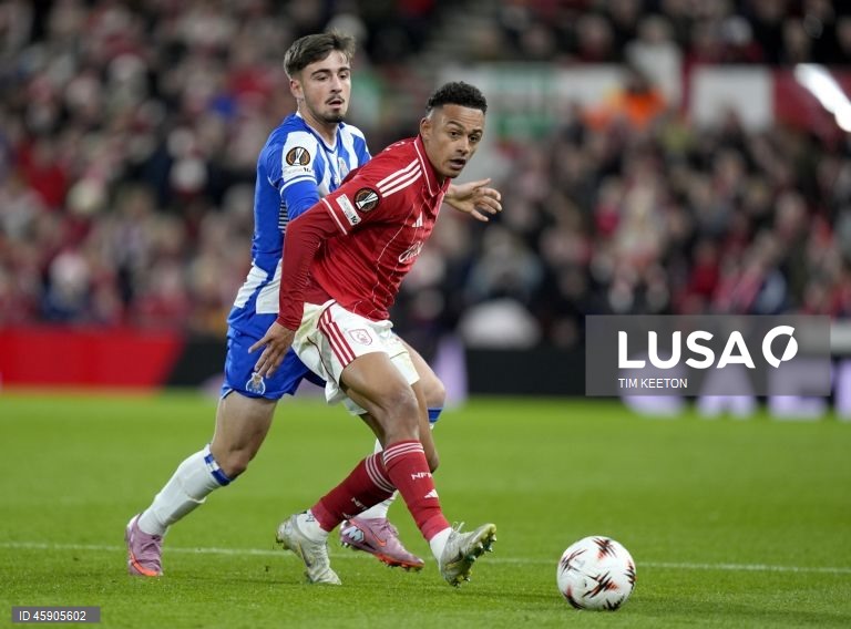  O FC Porto somou hoje a primeira derrota da época, ao perder por 2-0 no terreno dos ingleses do Nottingham Forest, em jogo da terceira jornada da fase de liga da Liga Europa de futebol.