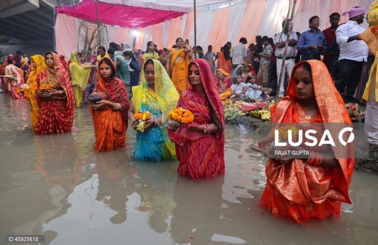 Índia: Devotos hindus celebram o Chhath
